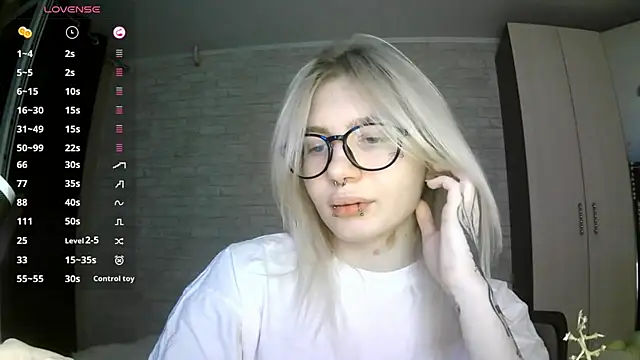 Snapshot of MernaGoggin chatting on 10-26-25, 03:23 MernaGoggin online show from 10-26-25, 03:23