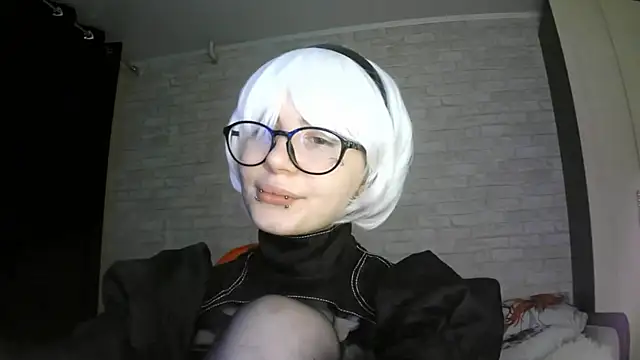 Snapshot of MernaGoggin chatting on 10-25-25, 09:15 MernaGoggin online show from 10-25-25, 09:15