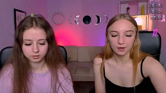 Snapshot of rebecca_smile chatting on 06-17-26, 12:37 rebecca smile online show from 06-17-26, 12:37