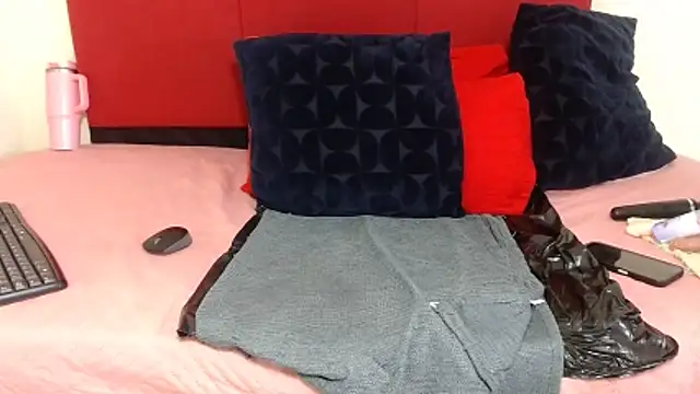 CurvyQueenx2 online show from 04-15-26, 09:04