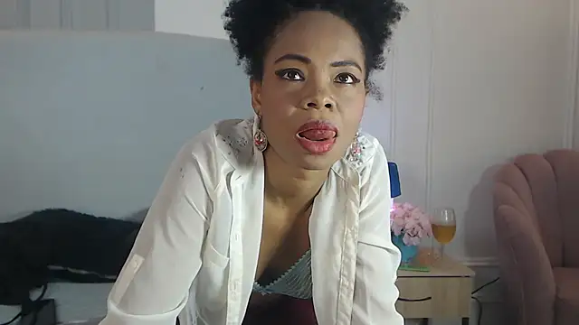 ChantalGarner online show from 06-11-26, 01:19