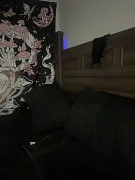 NeliaHexxen online show from 12-18-25, 01:11