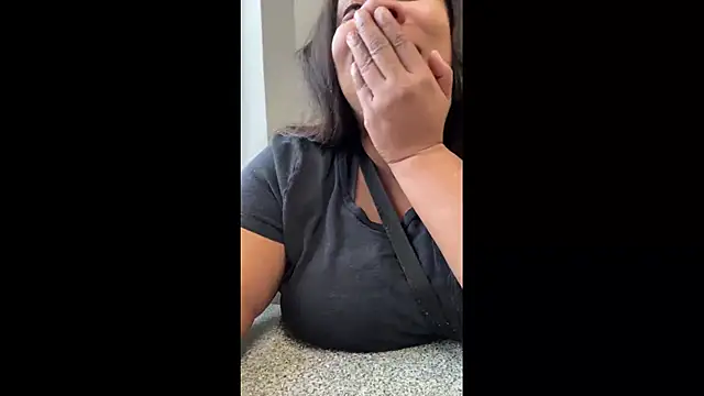 NeliaHexxen online show from 11-18-25, 03:48