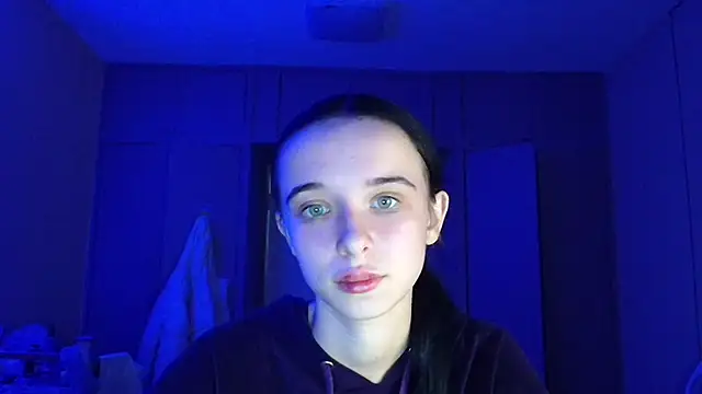 Emilia Light online show from 11-12-25, 07:40