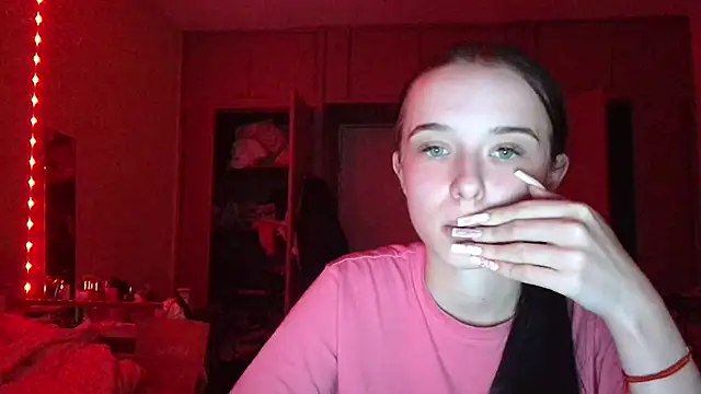 Emilia Light online show from 05-17-26, 04:18