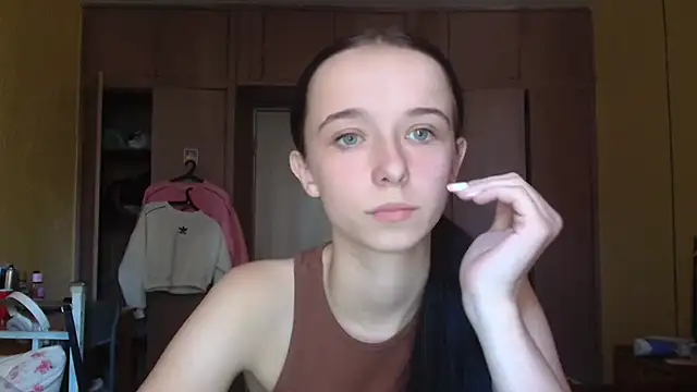 Snapshot of Emilia_Light chatting on 10-05-25, 07:32 Emilia Light online show from 10-05-25, 07:32