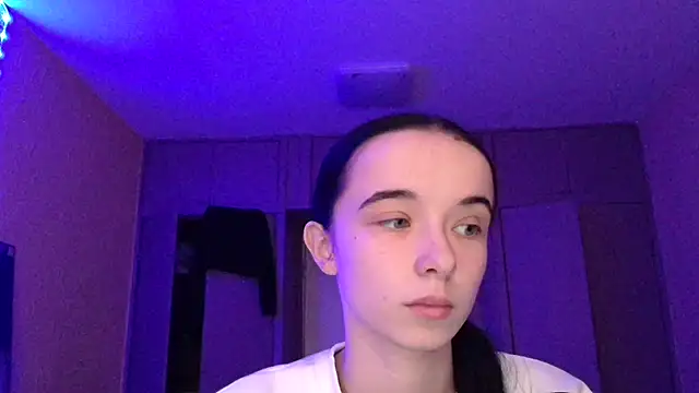 Emilia Light online show from 11-21-25, 06:23