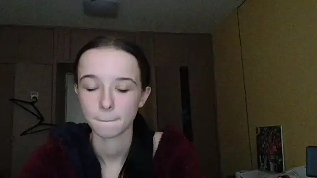 Snapshot of Emilia_Light chatting on 10-08-25, 05:53 Emilia Light online show from 10-08-25, 05:53