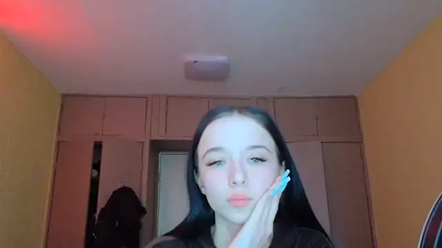 Emilia Light online show from 04-17-26, 06:38