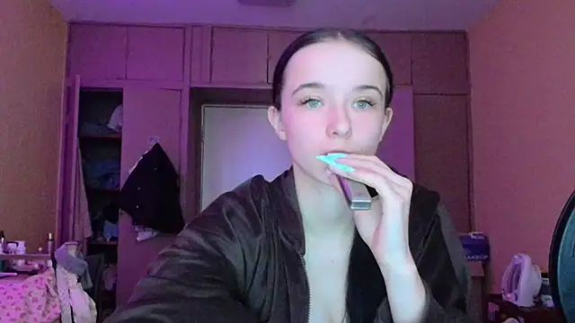 Emilia Light online show from 04-06-26, 06:25