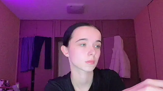 Emilia Light online show from 12-18-25, 09:25