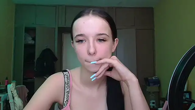 Emilia Light online show from 04-19-26, 08:15