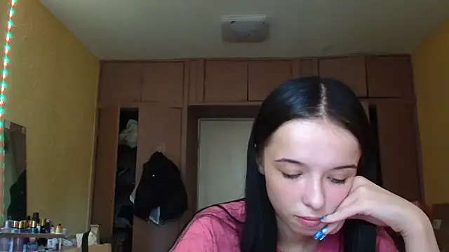 Emilia Light online show from 06-04-26, 07:57