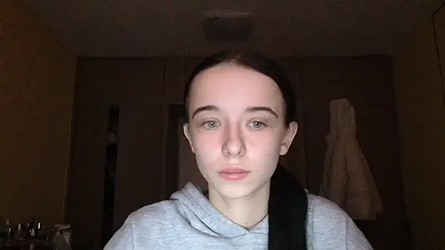 Emilia Light online show from 12-23-25, 09:19