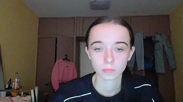 Snapshot of Emilia_Light chatting on 10-18-25, 09:11 Emilia Light online show from 10-18-25, 09:11