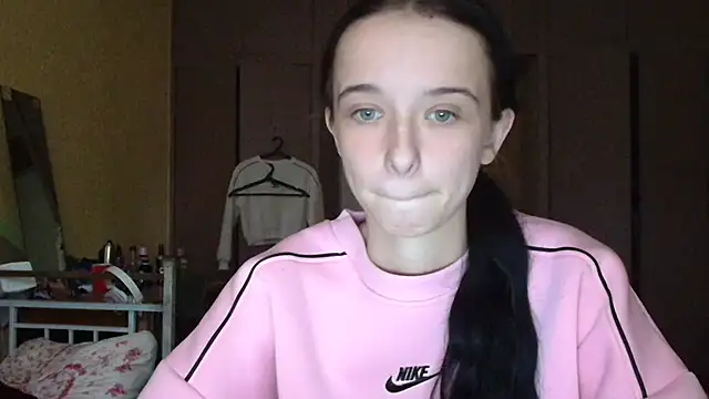 Snapshot of Emilia_Light chatting on 10-07-25, 06:14 Emilia Light online show from 10-07-25, 06:14