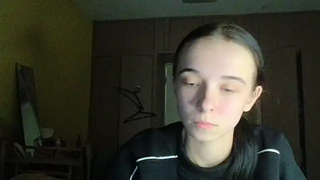 Snapshot of Emilia_Light chatting on 10-14-25, 06:52 Emilia Light online show from 10-14-25, 06:52