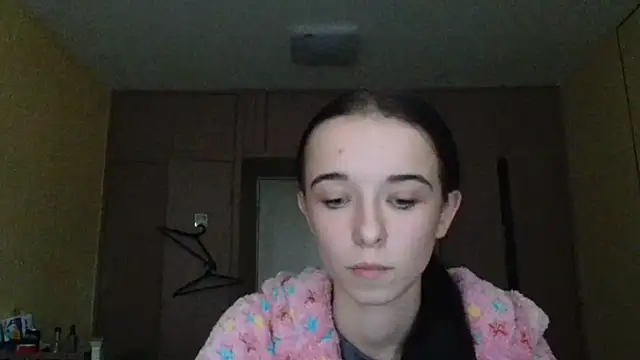 Snapshot of Emilia_Light chatting on 10-13-25, 06:26 Emilia Light online show from 10-13-25, 06:26
