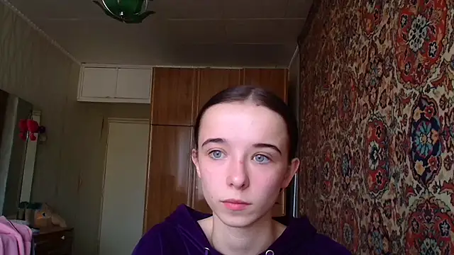 Snapshot of Emilia_Light chatting on 10-25-25, 08:13 Emilia Light online show from 10-25-25, 08:13