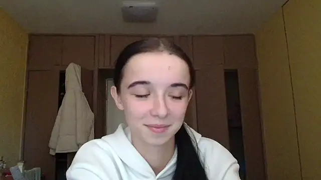 Emilia Light online show from 10-31-25, 08:44