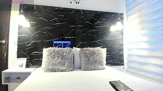 ZOE LE online show from 02-03-26, 11:37