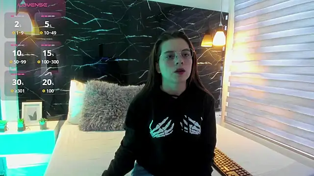 ZOE LE online show from 11-04-25, 11:47