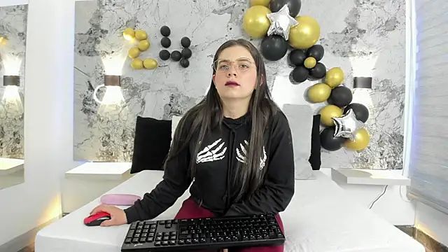 ZOE LE online show from 04-15-26, 11:59