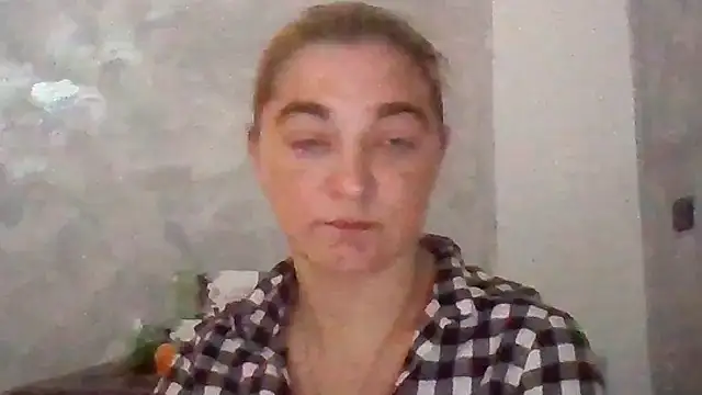 Snapshot of GoldenAngelMilf chatting on 10-21-25, 03:50 GoldenAngelMilf online show from 10-21-25, 03:50