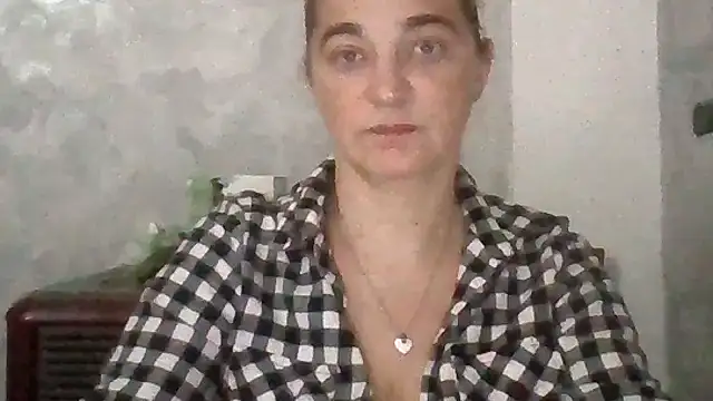Snapshot of GoldenAngelMilf chatting on 10-21-25, 04:17 GoldenAngelMilf online show from 10-21-25, 04:17