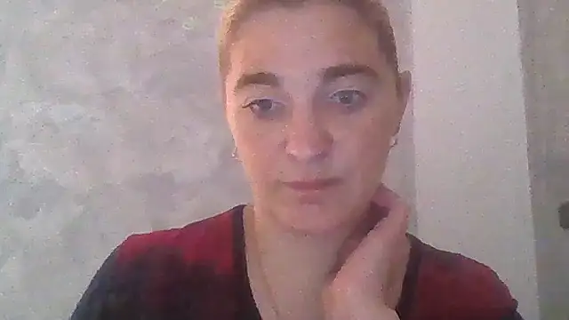 Snapshot of GoldenAngelMilf chatting on 10-07-25, 08:26 GoldenAngelMilf online show from 10-07-25, 08:26