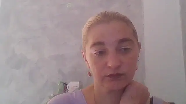 Snapshot of GoldenAngelMilf chatting on 09-26-25, 01:40 GoldenAngelMilf online show from 09-26-25, 01:40