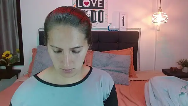 Snapshot of Sharon_10_ chatting on 10-02-25, 01:53 Sharon 10  online show from 10-02-25, 01:53