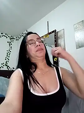 YaraDuartee online show from 11-19-25, 12:54