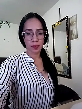 Snapshot of YaraDuartee chatting on 10-15-25, 11:46 YaraDuartee online show from 10-15-25, 11:46