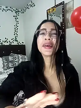 Snapshot of YaraDuartee chatting on 02-19-26, 01:24 YaraDuartee online show from 02-19-26, 01:24