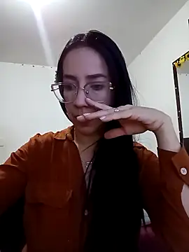 Snapshot of YaraDuartee chatting on 10-10-25, 10:54 YaraDuartee online show from 10-10-25, 10:54