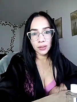 Snapshot of YaraDuartee chatting on 10-21-25, 08:52 YaraDuartee online show from 10-21-25, 08:52