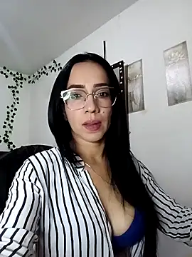 YaraDuartee online show from 10-30-25, 07:55