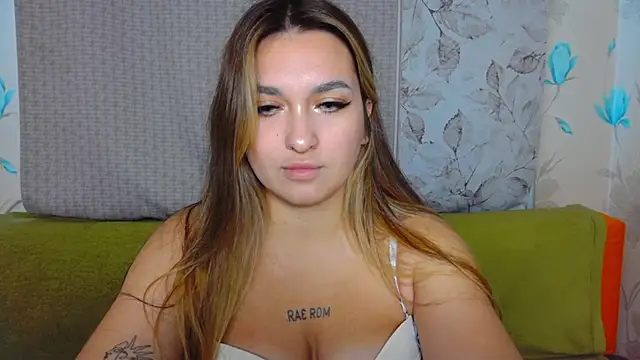 Snapshot of YourEmily_xx chatting on 10-02-25, 11:02 YourEmily xx online show from 10-02-25, 11:02