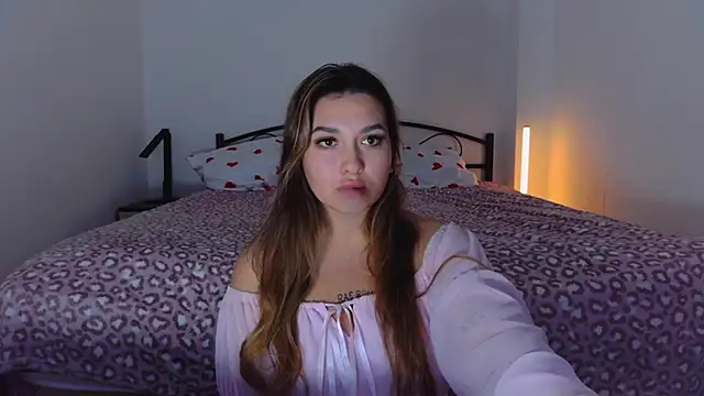 Snapshot of YourEmily_xx chatting on 10-12-25, 09:49 YourEmily xx online show from 10-12-25, 09:49