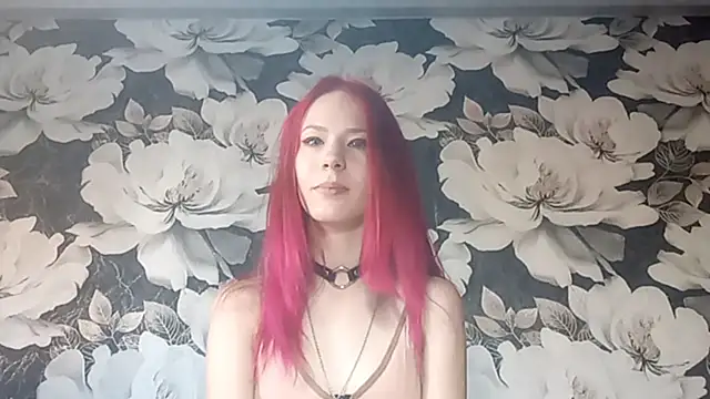 LiaCusson online show from 09-26-25, 01:12