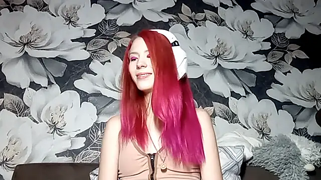 LiaCusson online show from 10-21-25, 05:45