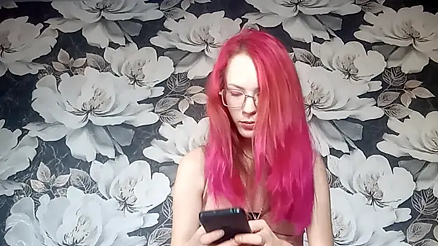LiaCusson online show from 10-08-25, 01:51
