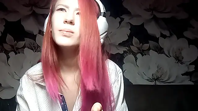 LiaCusson online show from 10-23-25, 05:44