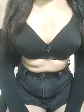 Snapshot of Rosie_Star chatting on 10-15-25, 07:16 Rosie Star online show from 10-15-25, 07:16