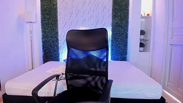 Caroline Millerr online show from 10-02-25, 08:12