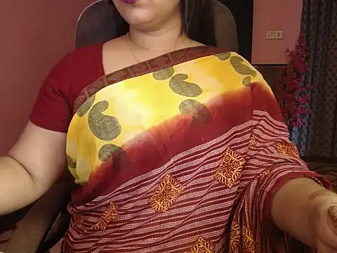 Queen Homaira online show from 10-15-25, 04:55