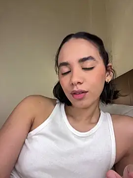 Capricho 01 online show from 10-10-25, 12:06