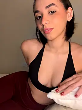 Capricho 01 online show from 10-27-25, 12:39