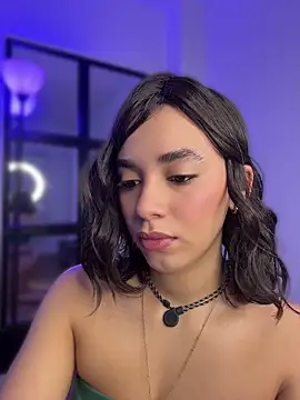 Snapshot of Capricho_01 chatting on 04-17-26, 06:33 Capricho 01 online show from 04-17-26, 06:33